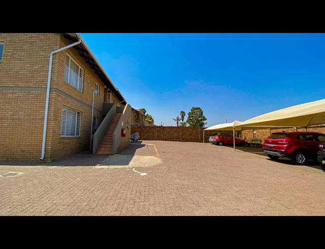 2 BEDROOM SECTIONAL TITLE FOR SALE IN KENLEAF